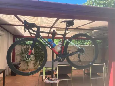 Vélo sur le terrain de l'établissement Villa Seignemartin ou dans les environs