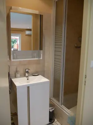 Salle de bains dans l'établissement Villa Seignemartin