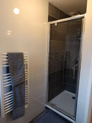Salle de bains dans l'établissement Villa'vi Lyon Est Chambres d'Hôtes