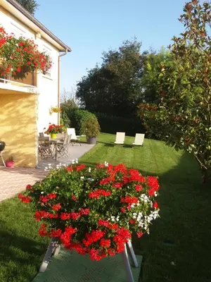 Jardin de l'établissement Ma maison fleurie proche AEROPORT LYON ST EXUPERY, LDLC ARENA, Groupama Stadium,Eurexpo