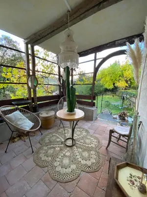 Balcon ou terrasse dans l'établissement Le Chatel en Beaujolais