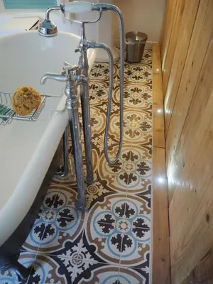 Salle de bains dans l'établissement Le Chatel en Beaujolais