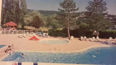 Piscine de l'établissement Mobil Home à Condrieu ou située à proximité
