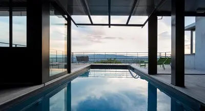 Piscine de l'établissement L'Ermitage Hôtel Cuisine-À-Manger ou située à proximité