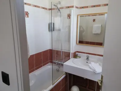 Salle de bains dans l'établissement Château Blanchard
