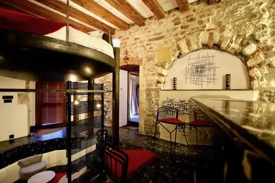 Cuisine ou kitchenette dans l'établissement Le Clos de Sainte Croix