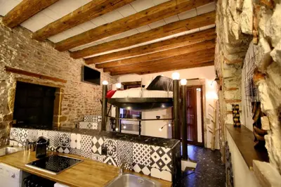 Cuisine ou kitchenette dans l'établissement Le Clos de Sainte Croix