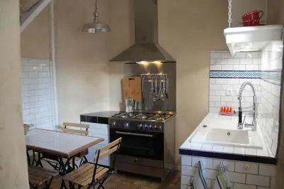 Cuisine ou kitchenette dans l'établissement l'Atelier de Saint-Just