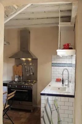 Cuisine ou kitchenette dans l'établissement l'Atelier de Saint-Just