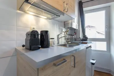 Cuisine ou kitchenette dans l'établissement cocon des artistes