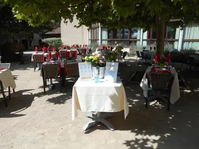 Restaurant ou autre lieu de restauration dans l'établissement VTF Le Domaine Les Hautannes