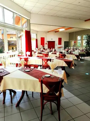 Restaurant ou autre lieu de restauration dans l'établissement VTF Le Domaine Les Hautannes