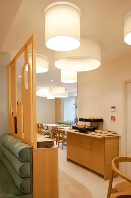 Coin salon dans l'établissement Kyriad Villefranche Sur Saone Porte du Beaujolais -Rénové-