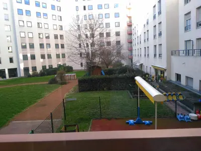 Aire de jeux pour enfants de l'établissement Bel et spacieux appartement de 84 m² avec parking très proche du Métro Garibaldi