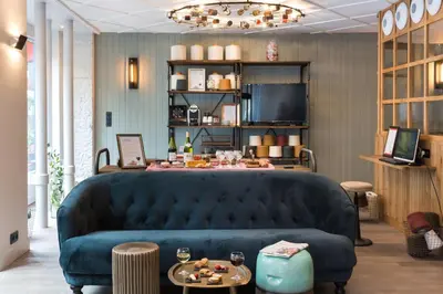 Coin salon dans l'établissement Hôtel Silky by HappyCulture