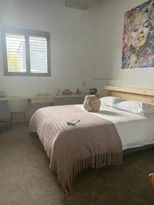 Un ou plusieurs lits dans un hébergement de l'établissement Le B Complexe Hôtel