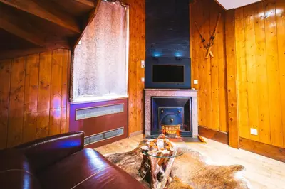 Coin salon dans l'établissement Le Chalet Loft and Spa