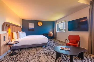 Un ou plusieurs lits dans un hébergement de l'établissement DoubleTree by Hilton Lyon Eurexpo & Spa