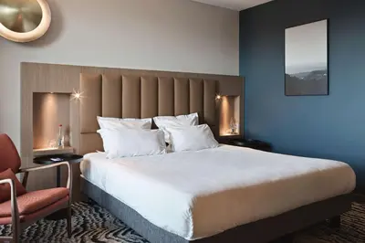 Un ou plusieurs lits dans un hébergement de l'établissement DoubleTree by Hilton Lyon Eurexpo & Spa