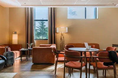 Coin salon dans l'établissement DoubleTree by Hilton Lyon Eurexpo & Spa