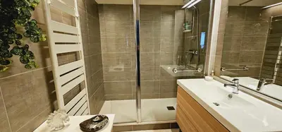 Salle de bains dans l'établissement Lyon Superbe Appartement Parc Tête d'Or 95 M2 Clim Parking