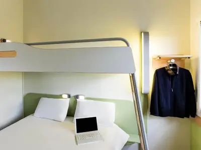 Un ou plusieurs lits dans un hébergement de l'établissement ibis budget Amberieu en Bugey/Chateau Gaillard A42