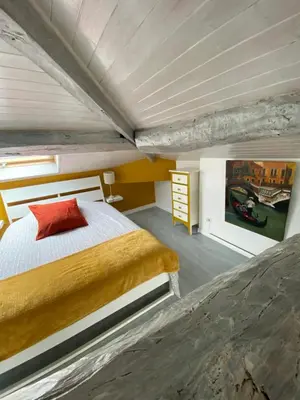 Un ou plusieurs lits dans un hébergement de l'établissement B&B Insolite entre Lyon et aéroport
