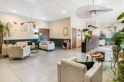 Coin salon dans l'établissement Hôtel des Barolles - Lyon Sud Brignais