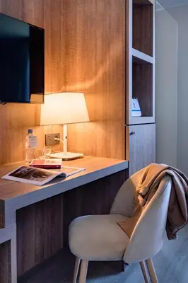 Télévision ou salle de divertissement dans l'établissement Hôtel des Barolles - Lyon Sud Brignais