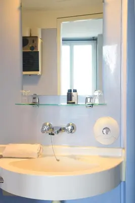 Salle de bains dans l'établissement Domaine de Sainte-Croix