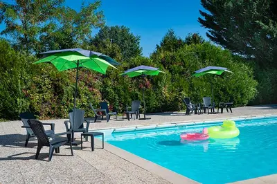 Piscine de l'établissement Domaine de Sainte-Croix ou située à proximité