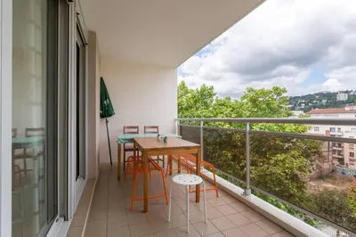 Balcon ou terrasse dans l'établissement Appartement Lyon Centre Confluence 100 m2 Parking Terrasses