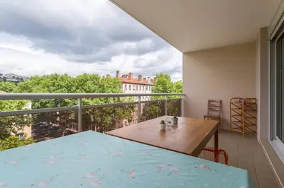 Balcon ou terrasse dans l'établissement Appartement Lyon Centre Confluence 100 m2 Parking Terrasses