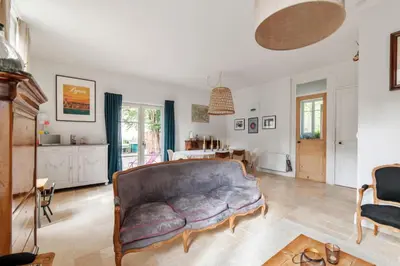 Coin salon dans l'établissement Maison Emeraude - Welkeys