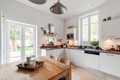 Cuisine ou kitchenette dans l'établissement Maison Emeraude - Welkeys