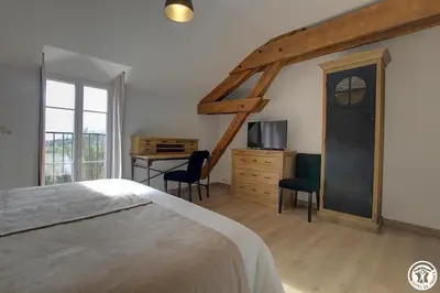 Télévision ou salle de divertissement dans l'établissement Villa La Maternite