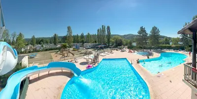 Piscine de l'établissement Camping Officiel Siblu Les Rives de Condrieu ou située à proximité