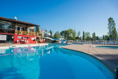 Piscine de l'établissement Camping Officiel Siblu Les Rives de Condrieu ou située à proximité