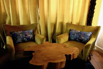 Coin salon dans l'établissement 3e secret en plein coeur du Vieux Lyon