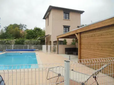 Piscine de l'établissement Gites de Frans ou située à proximité