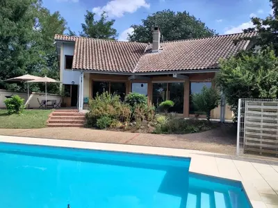Piscine de l'établissement B&B chez Frédérique et Norbert ou située à proximité