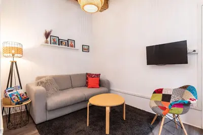 Télévision ou salle de divertissement dans l'établissement Le 14 Sathonay