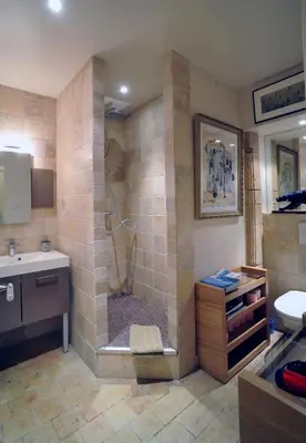 Salle de bains dans l'établissement Chambres d'hôtes Artelit