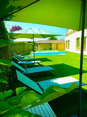 Piscine de l'établissement Le Mont Brouilly ou située à proximité