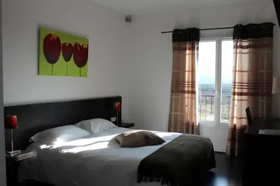Un ou plusieurs lits dans un hébergement de l'établissement Hôtel Le Domaine des Vignes Ampuis Lyon Sud Vienne