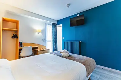 Un ou plusieurs lits dans un hébergement de l'établissement The Originals City, Hôtel Éclipse, Lyon Est