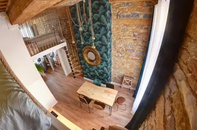 Coin salon dans l'établissement La Casa Jungle - Spa - Lyon Centre, Pentes de la Croix Rousse