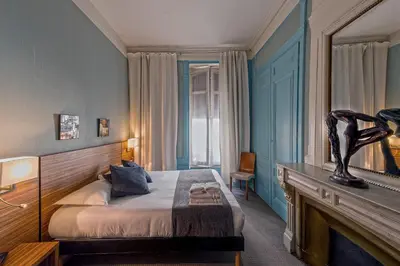 Un ou plusieurs lits dans un hébergement de l'établissement Hotel de Paris