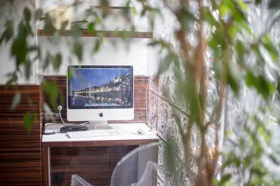 Télévision ou salle de divertissement dans l'établissement Hotel de Paris