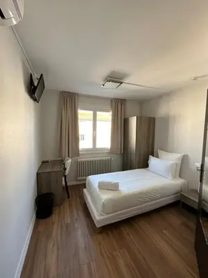 Un ou plusieurs lits dans un hébergement de l'établissement Hôtel Le Costellan